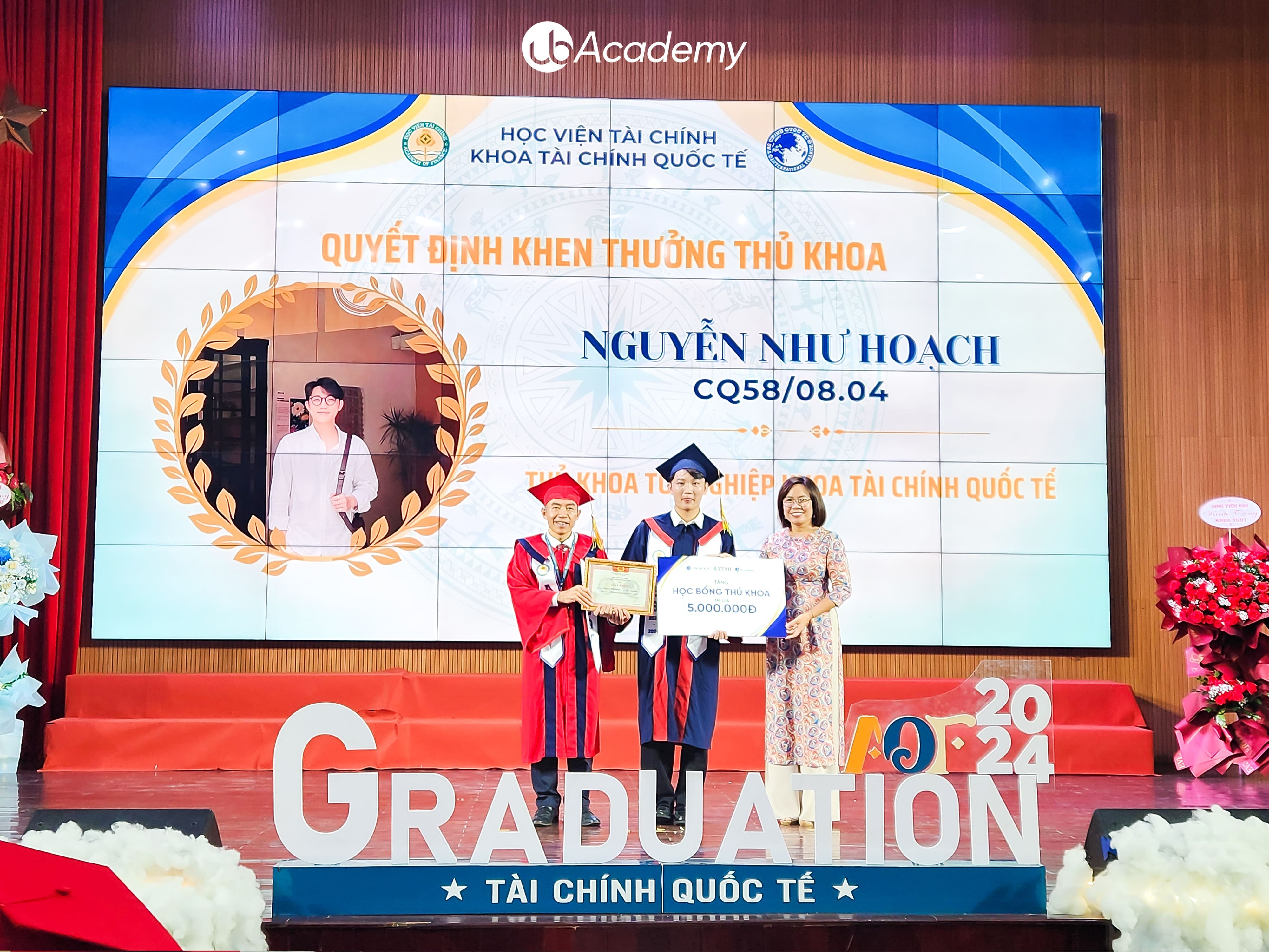 UB GROUP ĐỒNG HÀNH CÙNG HỌC VIỆN TÀI CHÍNH TRAO HỌC BỔNG CHO SINH VIÊN XUẤT SẮC TẠI LỄ BẾ GIẢNG KHÓA 58